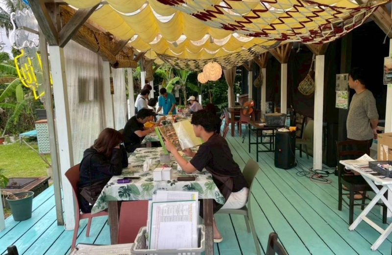 COCO BALでお客様が集う店内の雰囲気